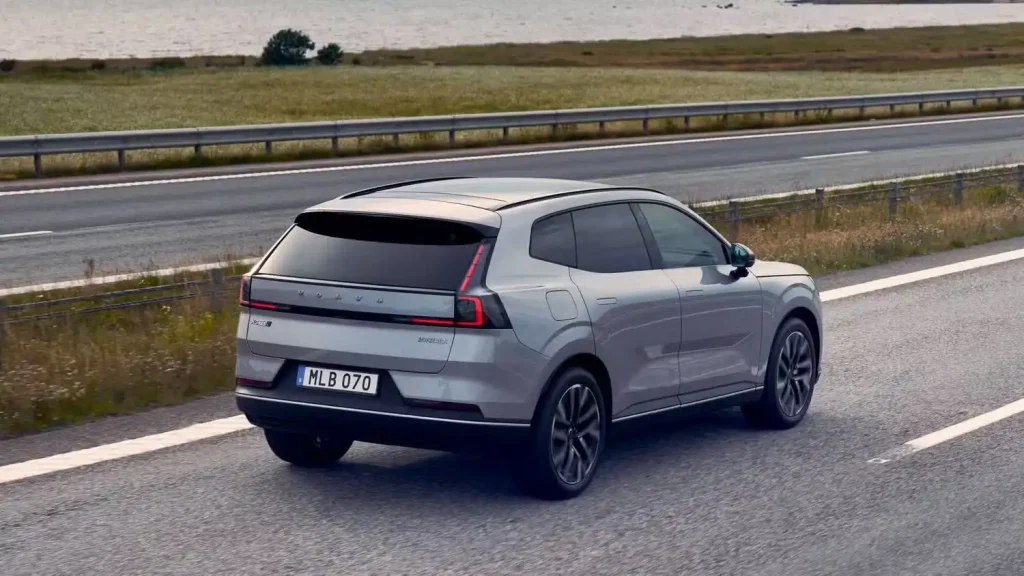 2026-Volvo-XC70-20