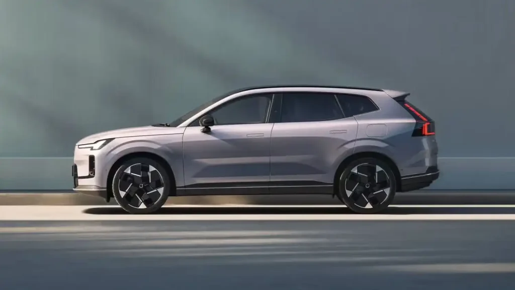 2026-Volvo-XC70-4