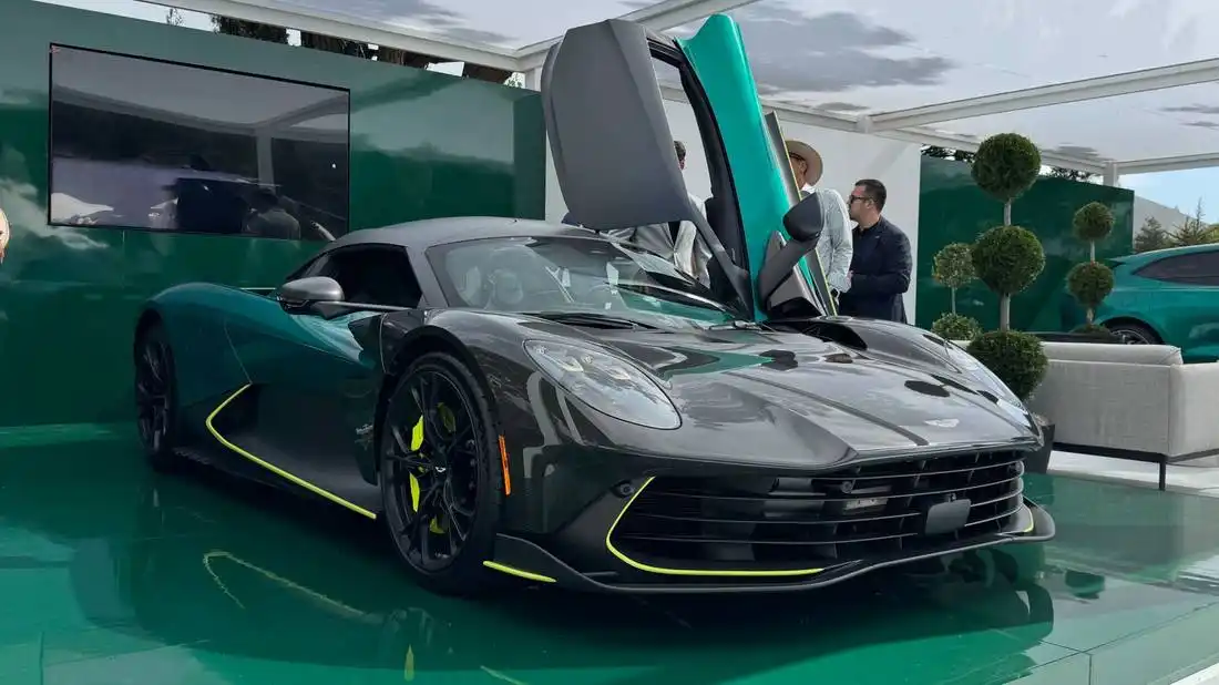 Aston-Martin-105