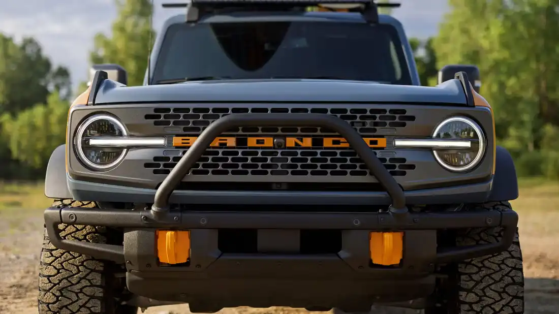 Ford-Bronco-100