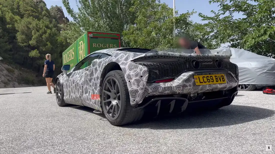 McLaren-Artura-1