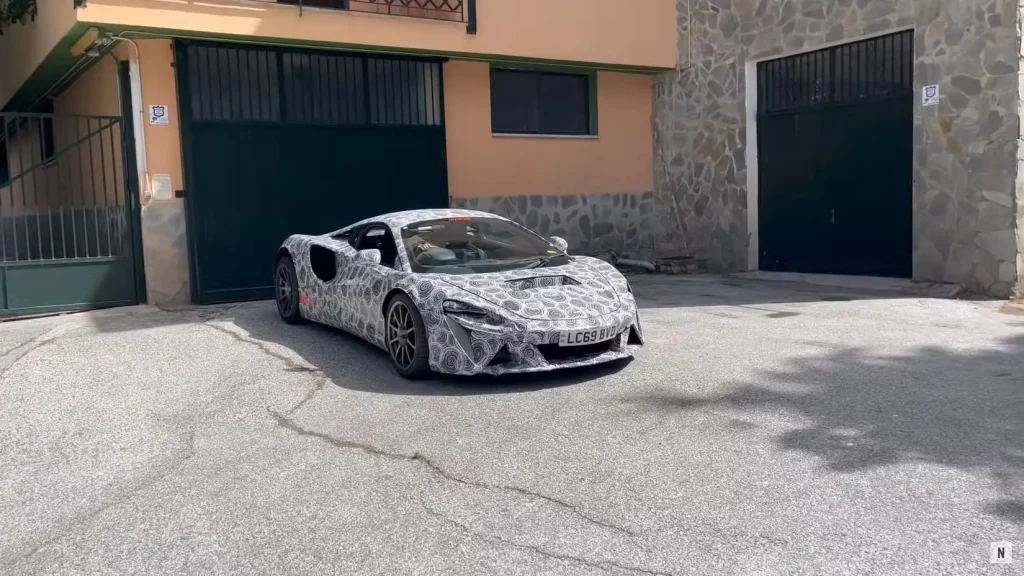 McLaren-Artura-2