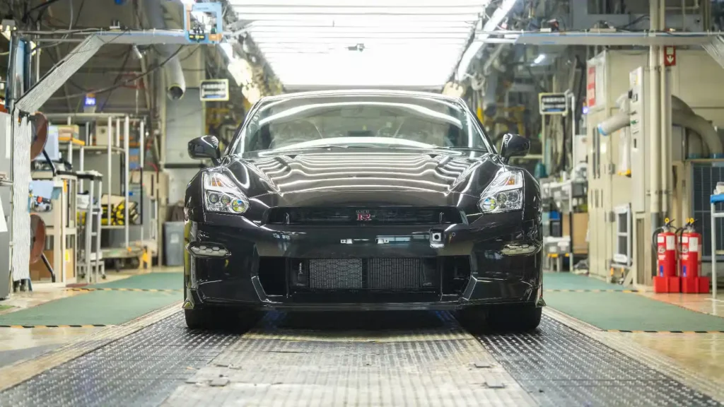 Nissan-GT-R-3