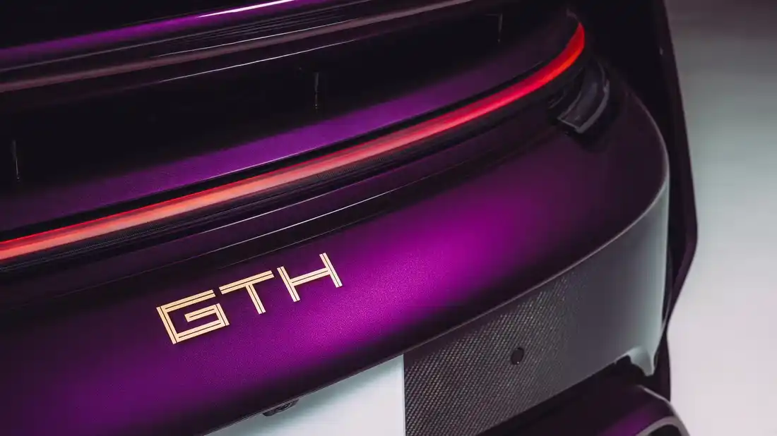 Porsche-911-GT1-1
