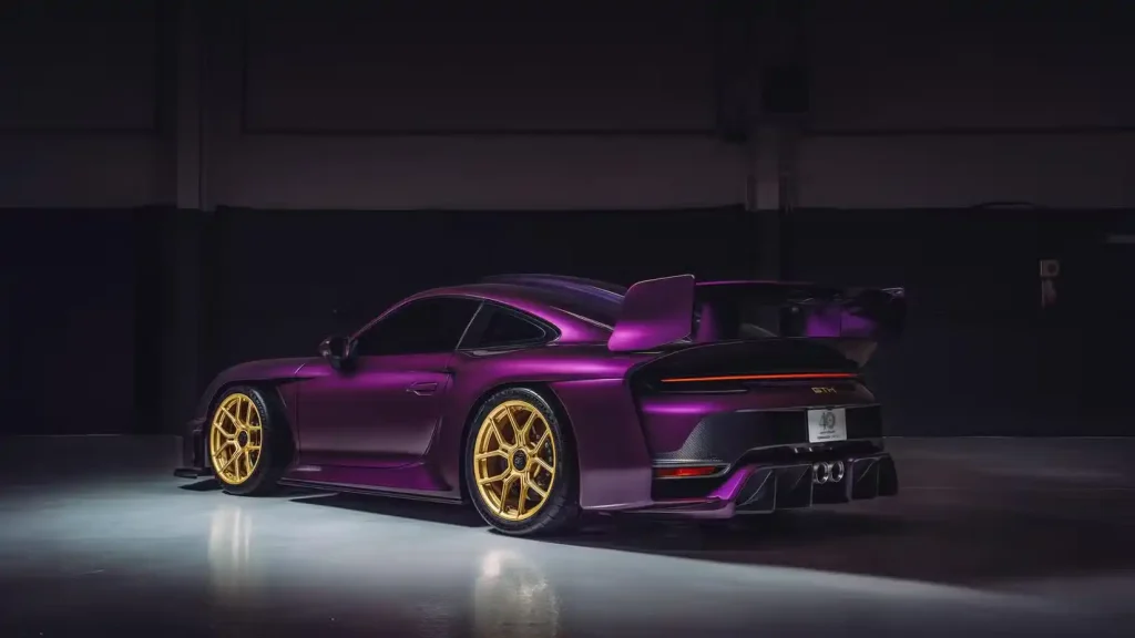 Porsche-911-GT1-3