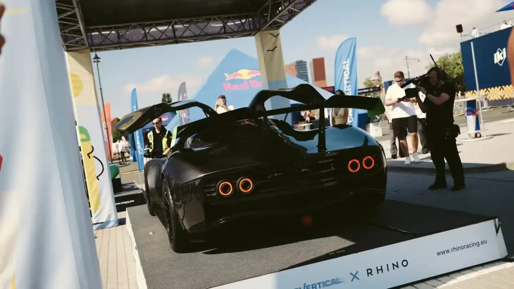 Rhino-Racing-RR01-7