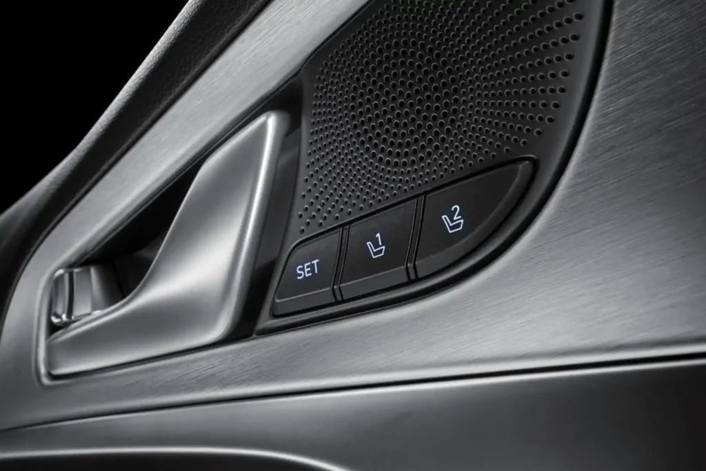 2024-Genesis-G70-25