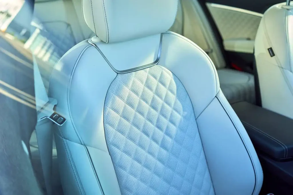 2024-Genesis-G70-27