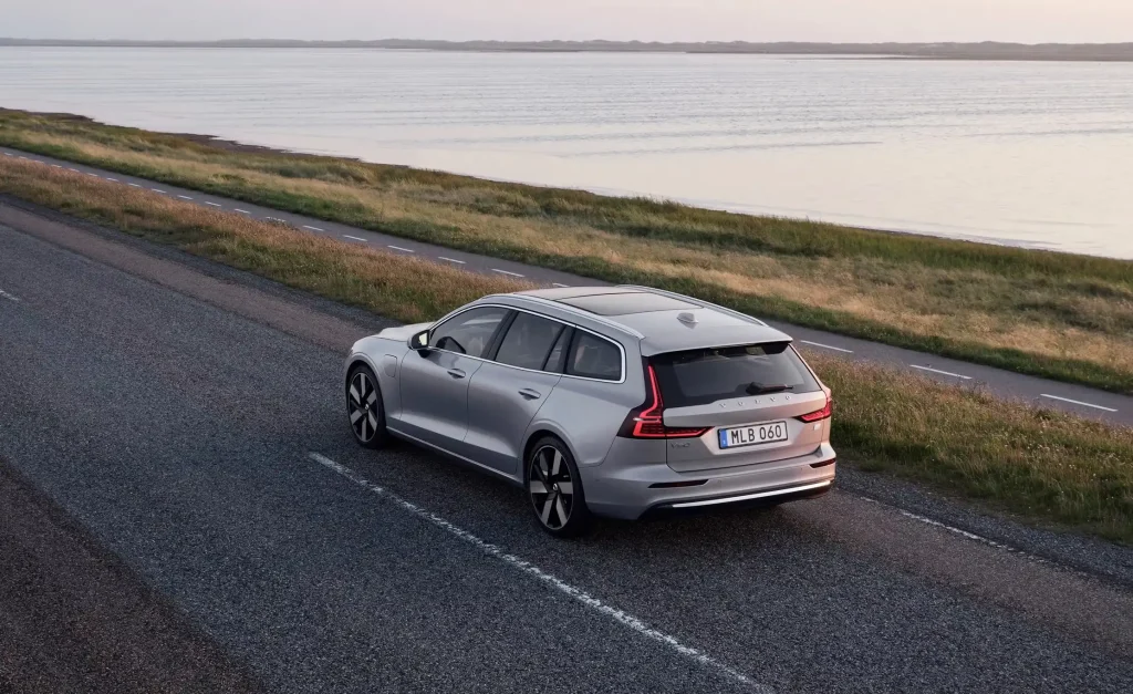 2024-Volvo-S60-12