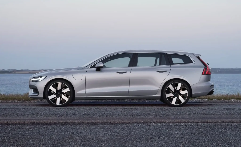 2024-Volvo-S60-14