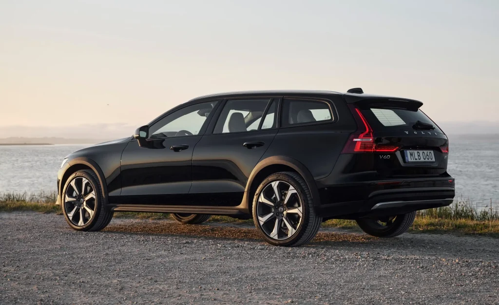 2024-Volvo-S60-15