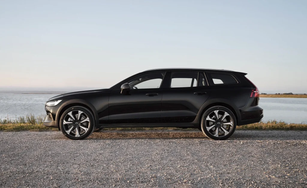2024-Volvo-S60-17