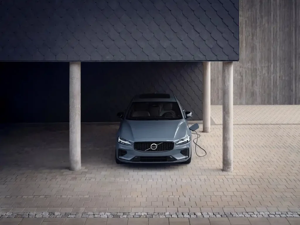 2024-Volvo-S60-2