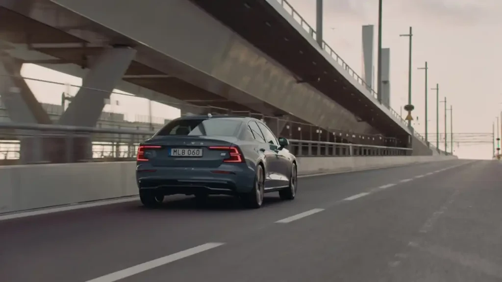 2024-Volvo-S60-24