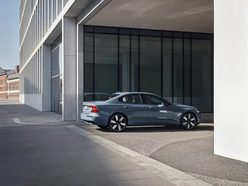 2024-Volvo-S60-6