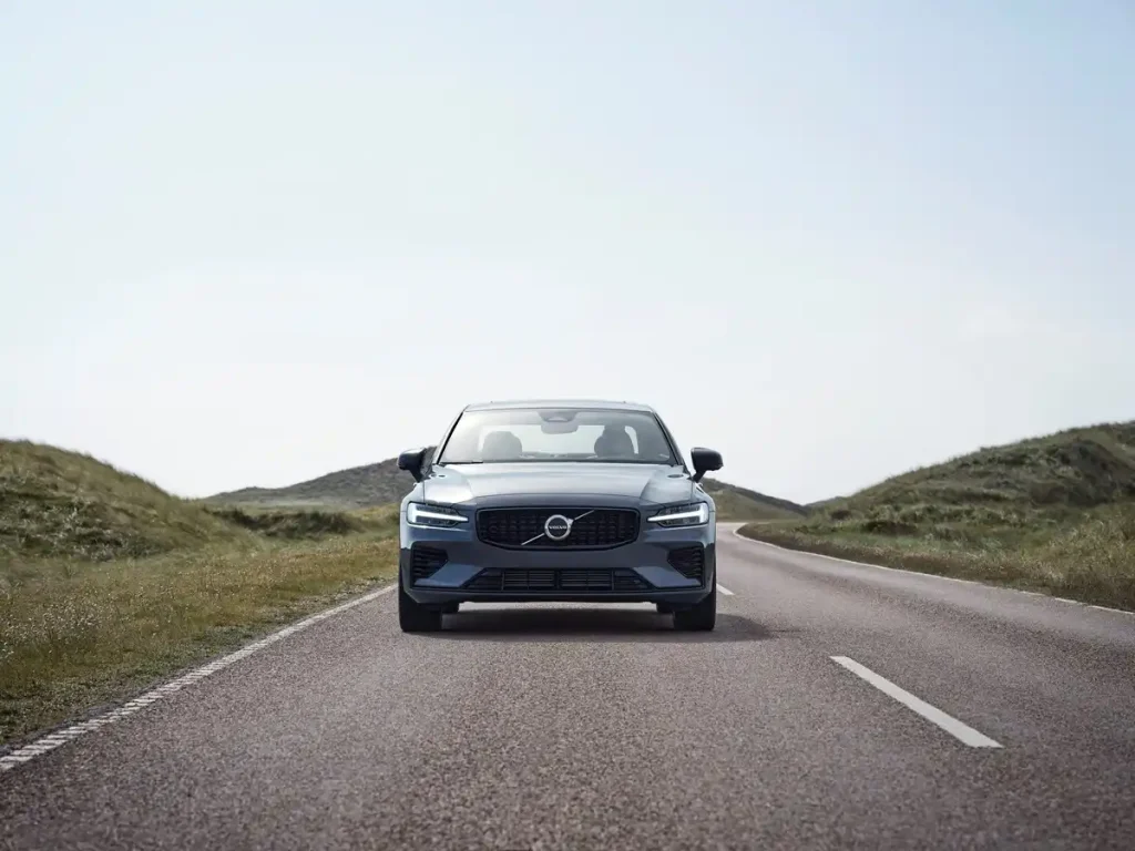 2024-Volvo-S60-8