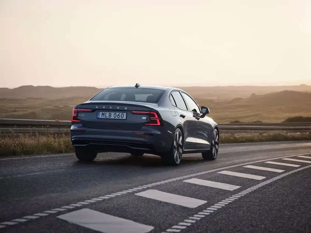 2024-Volvo-S60-9