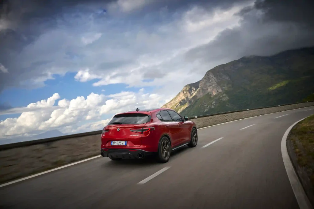 2025-Alfa-Romeo-Stelvio-23