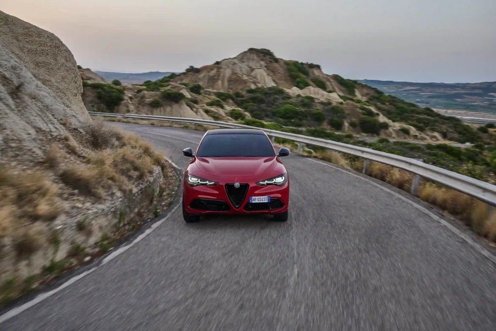 2025-Alfa-Romeo-Stelvio-24