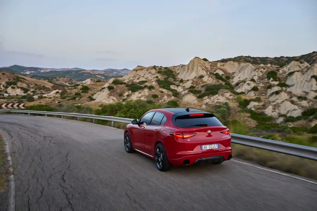 2025-Alfa-Romeo-Stelvio-25
