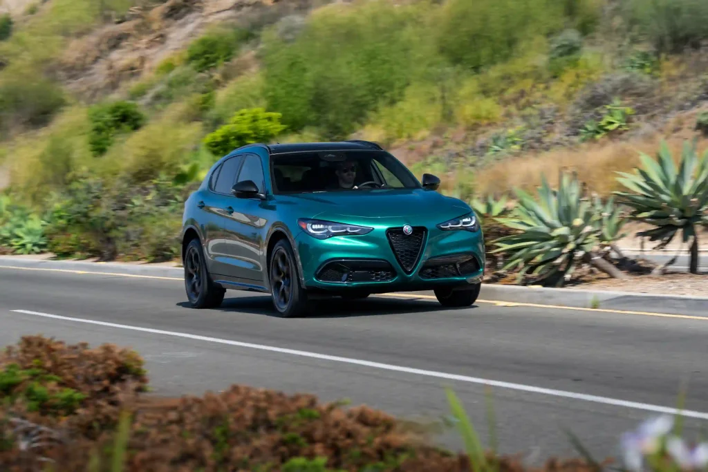 2025-Alfa-Romeo-Stelvio-26
