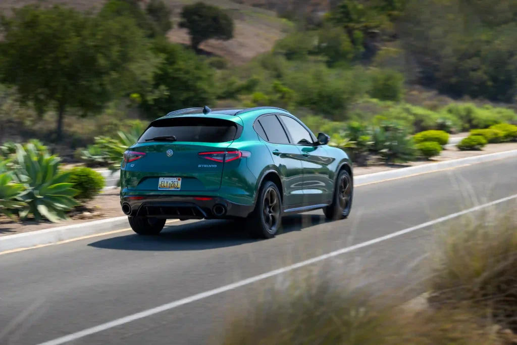 2025-Alfa-Romeo-Stelvio-27
