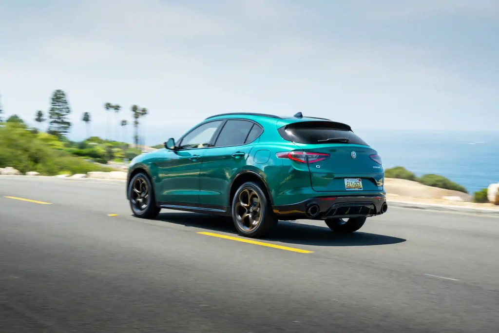 2025-Alfa-Romeo-Stelvio-28