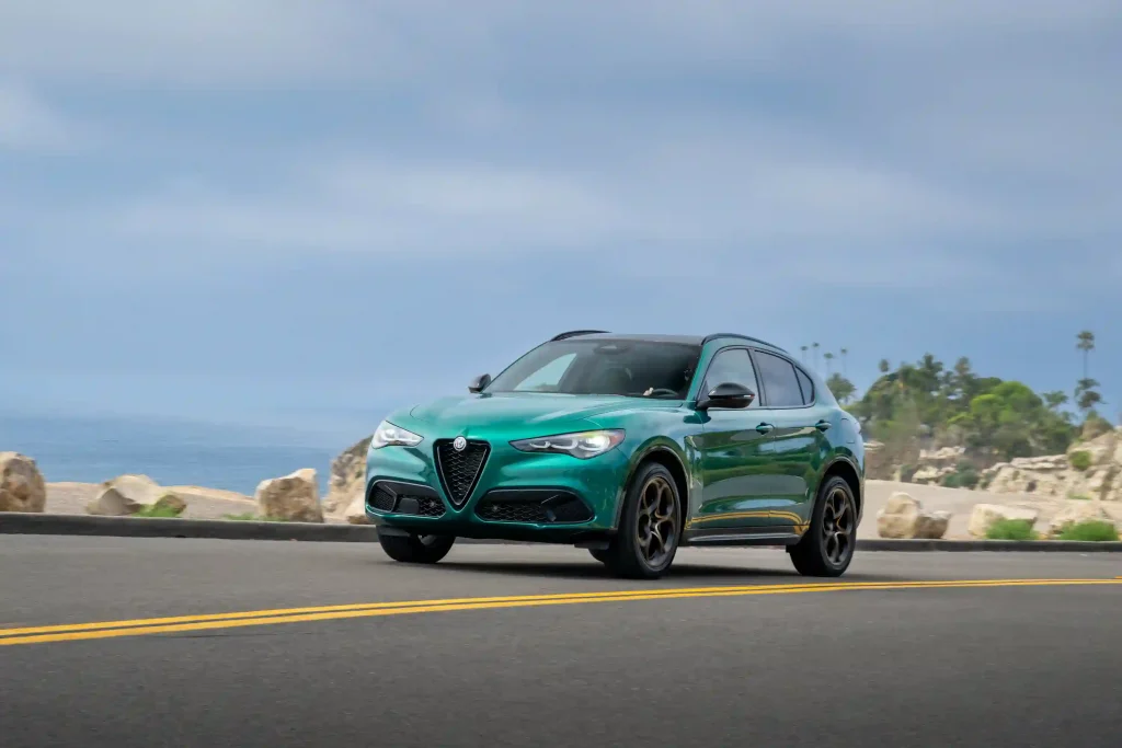 2025-Alfa-Romeo-Stelvio-30
