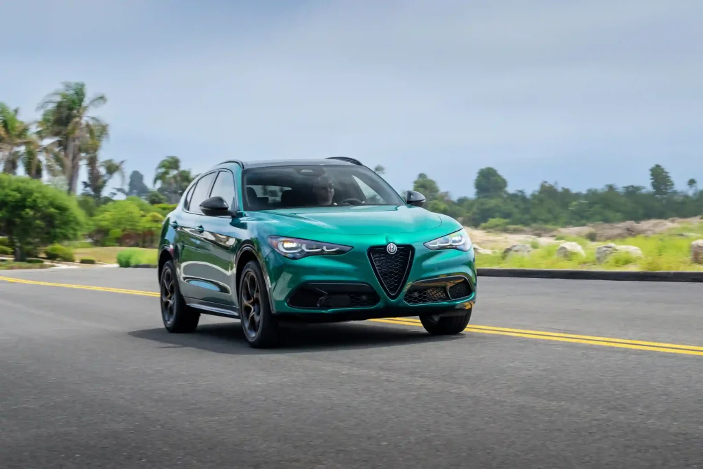 2025-Alfa-Romeo-Stelvio-31