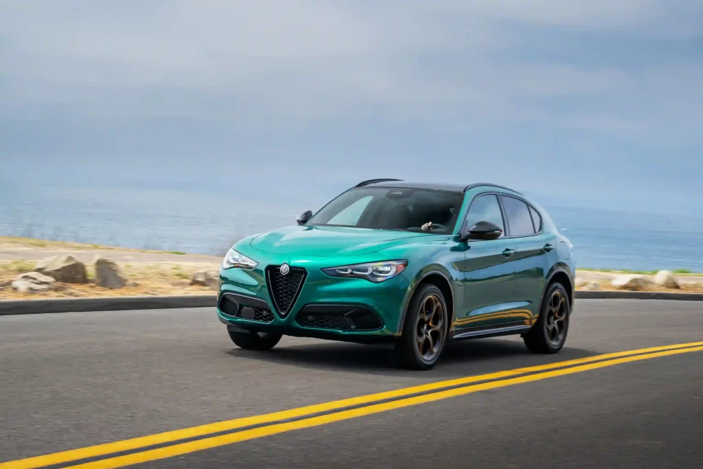 2025-Alfa-Romeo-Stelvio-32