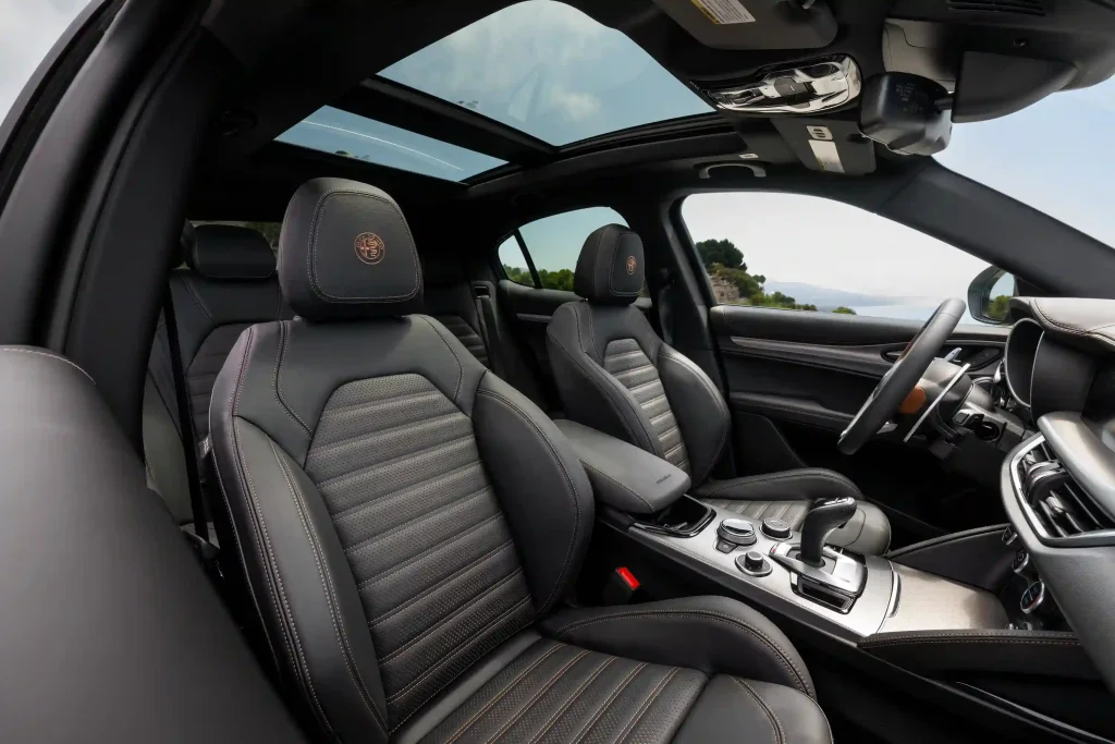 2025-Alfa-Romeo-Stelvio-33