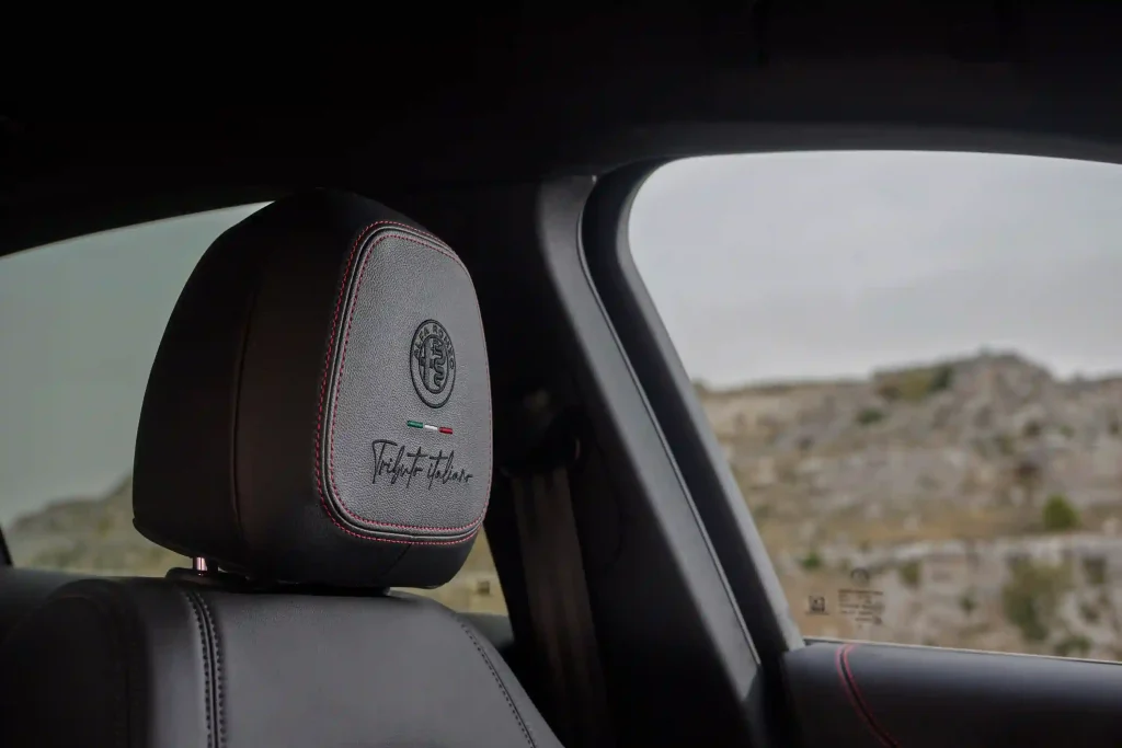 2025-Alfa-Romeo-Stelvio-34