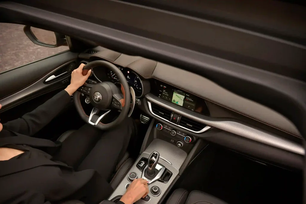 2025-Alfa-Romeo-Stelvio-36