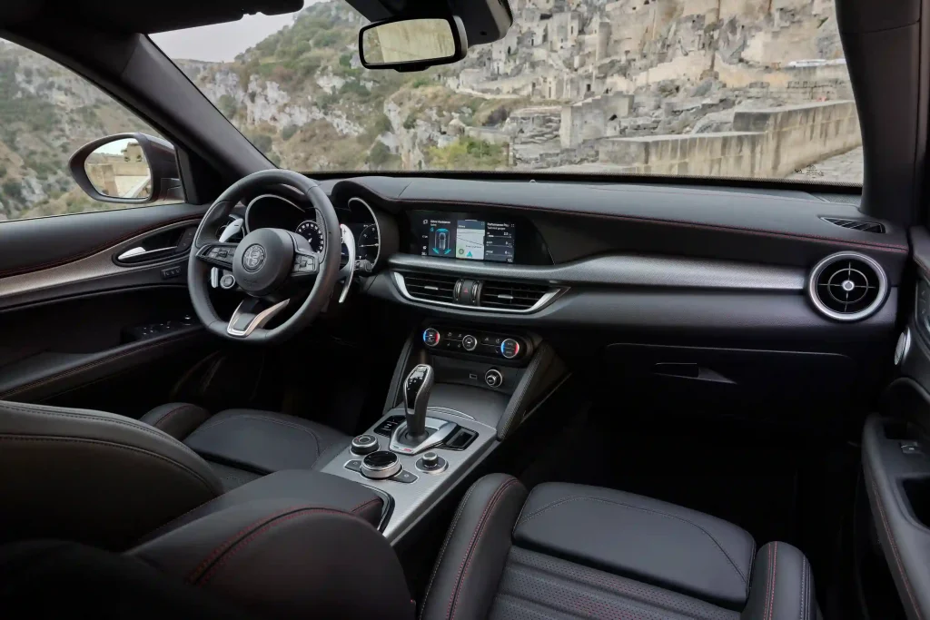 2025-Alfa-Romeo-Stelvio-42