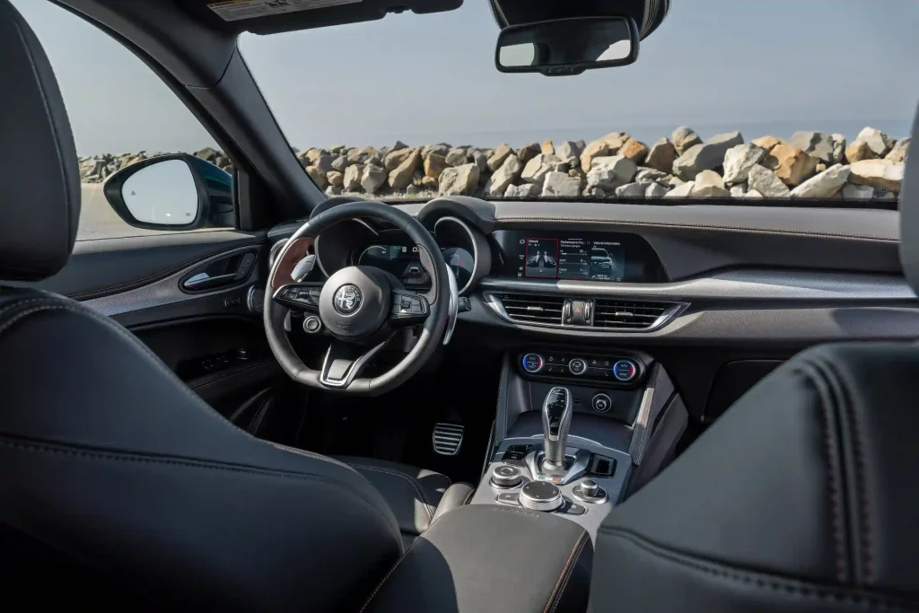 2025-Alfa-Romeo-Stelvio-44