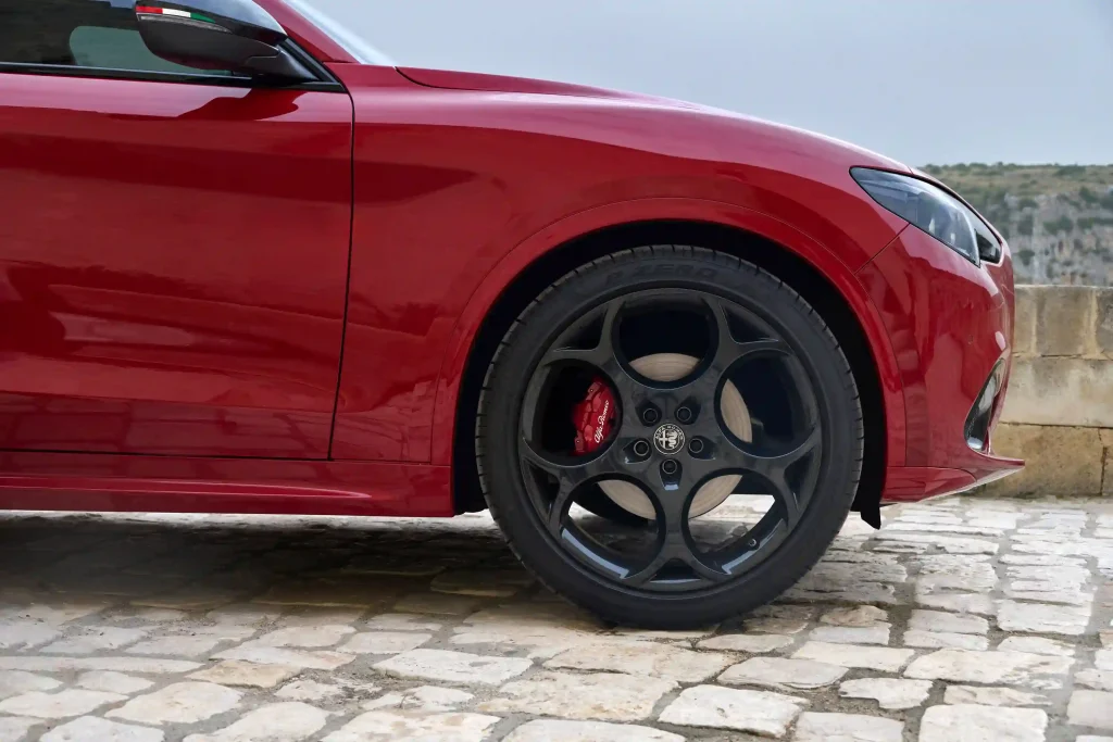 2025-Alfa-Romeo-Stelvio-53
