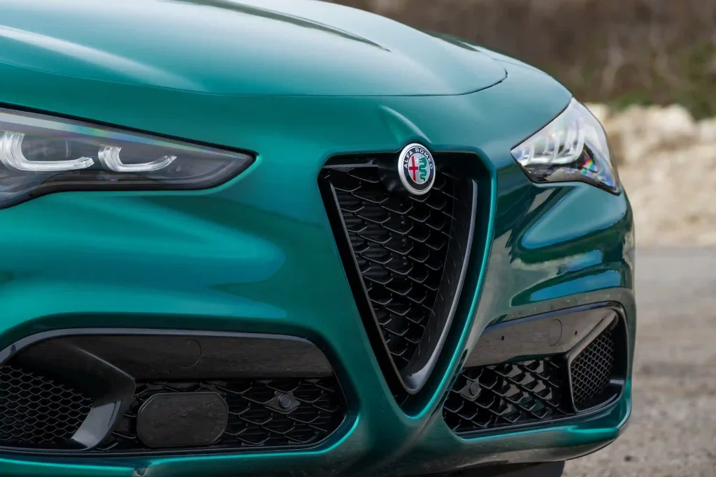 2025-Alfa-Romeo-Stelvio-55