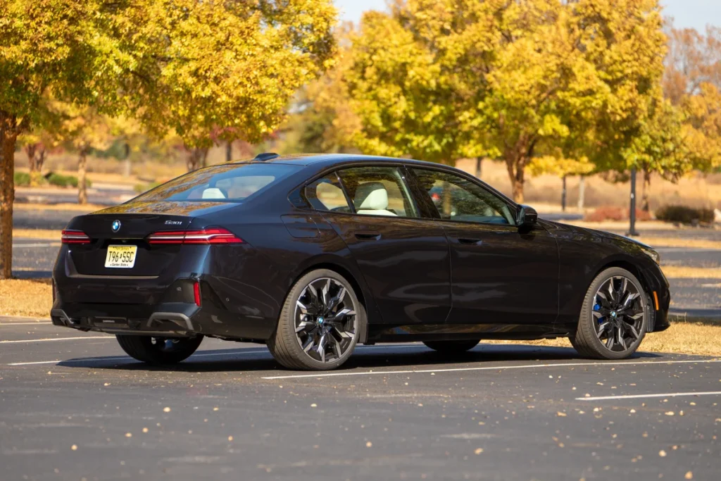 2025-BMW-5-Series-13