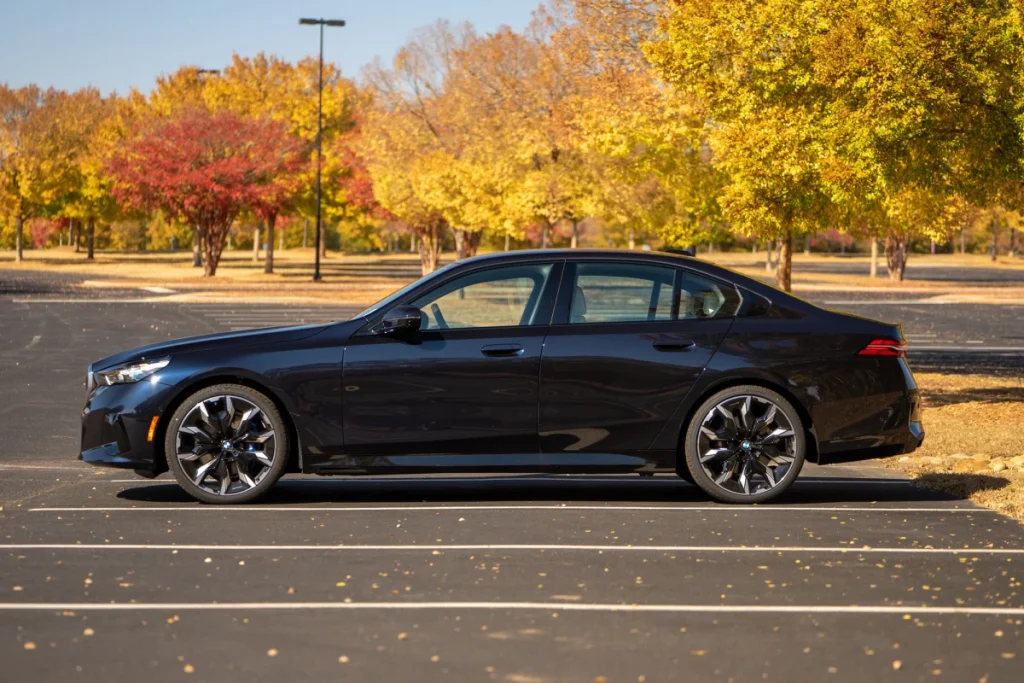 2025-BMW-5-Series-14