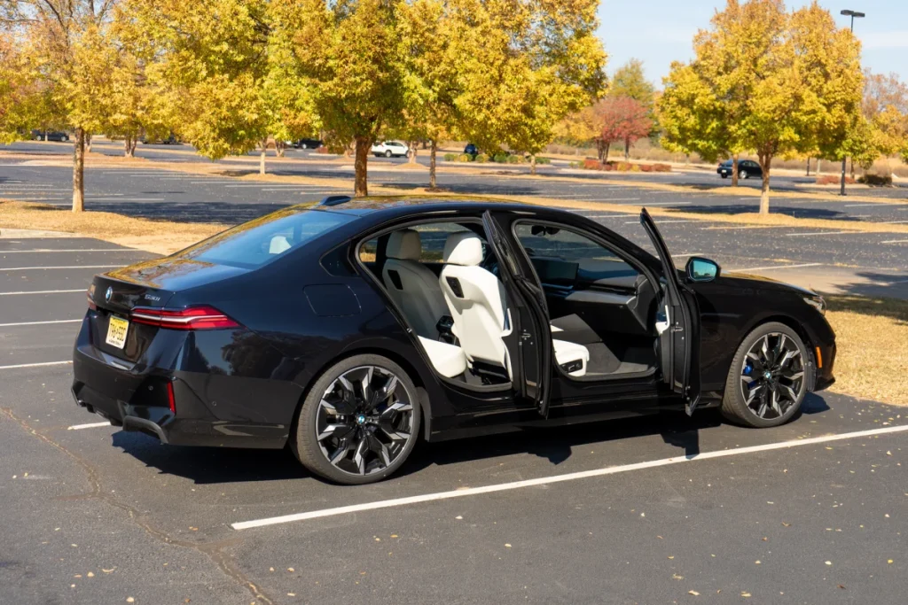 2025-BMW-5-Series-17