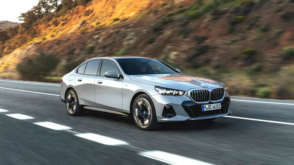 2025-BMW-5-Series-19