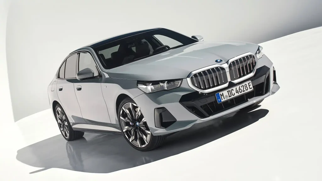 2025-BMW-5-Series-2