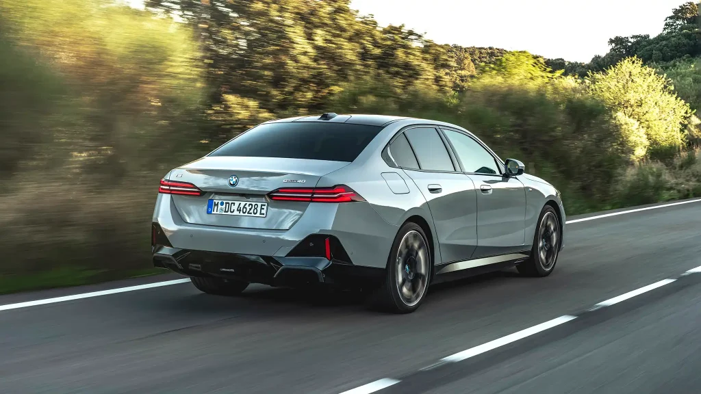 2025-BMW-5-Series-21