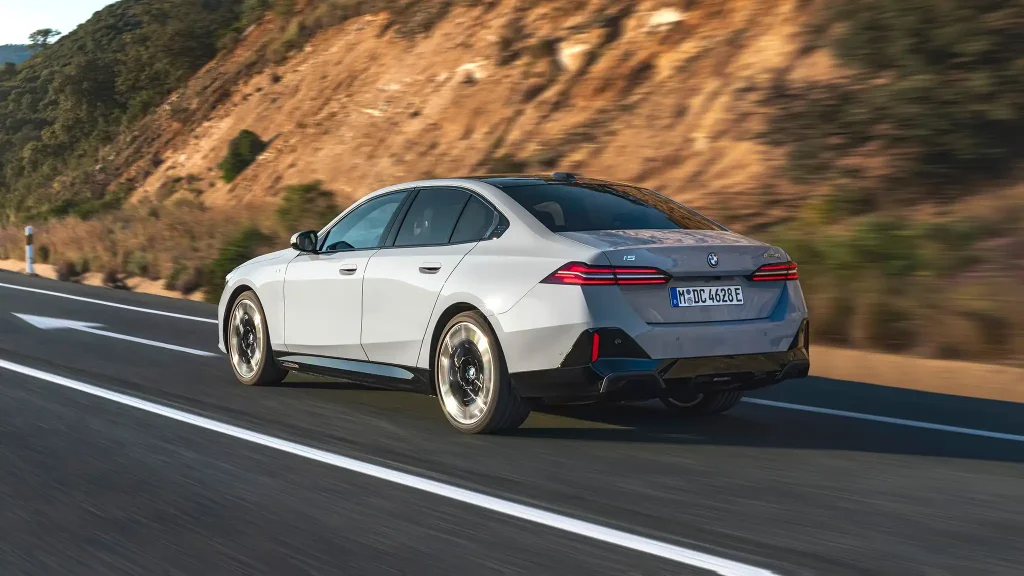 2025-BMW-5-Series-22