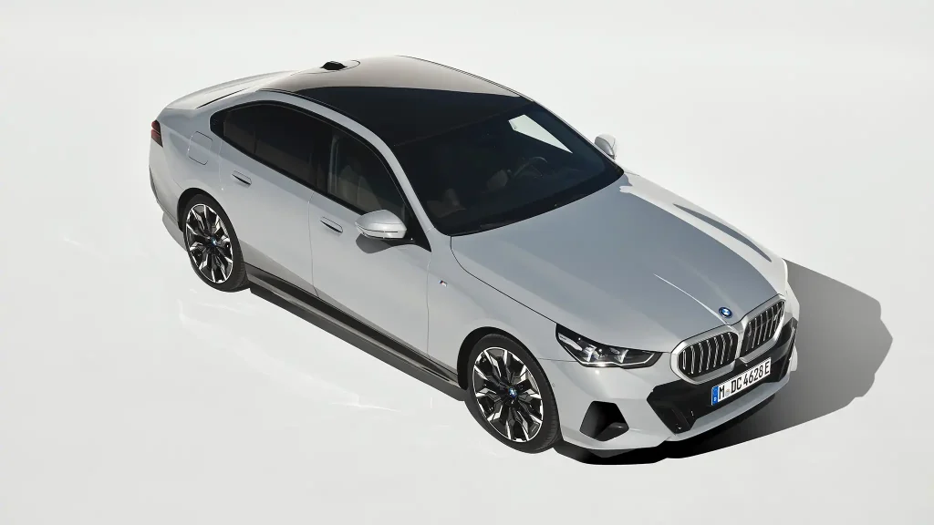 2025-BMW-5-Series-3