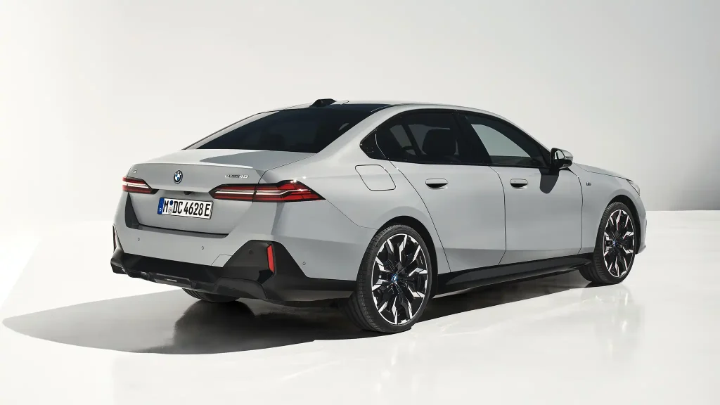 2025-BMW-5-Series-4