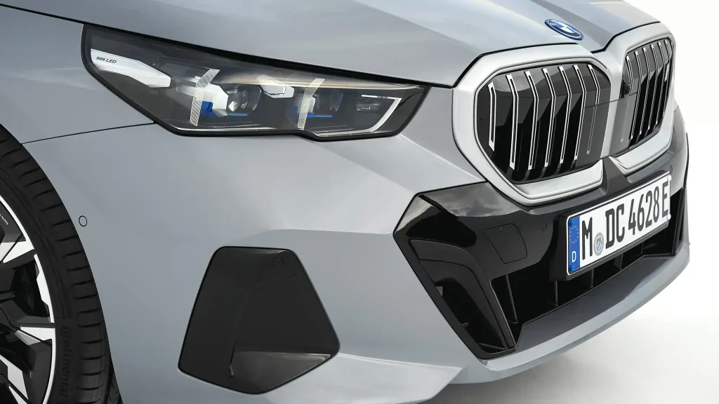 2025-BMW-5-Series-59