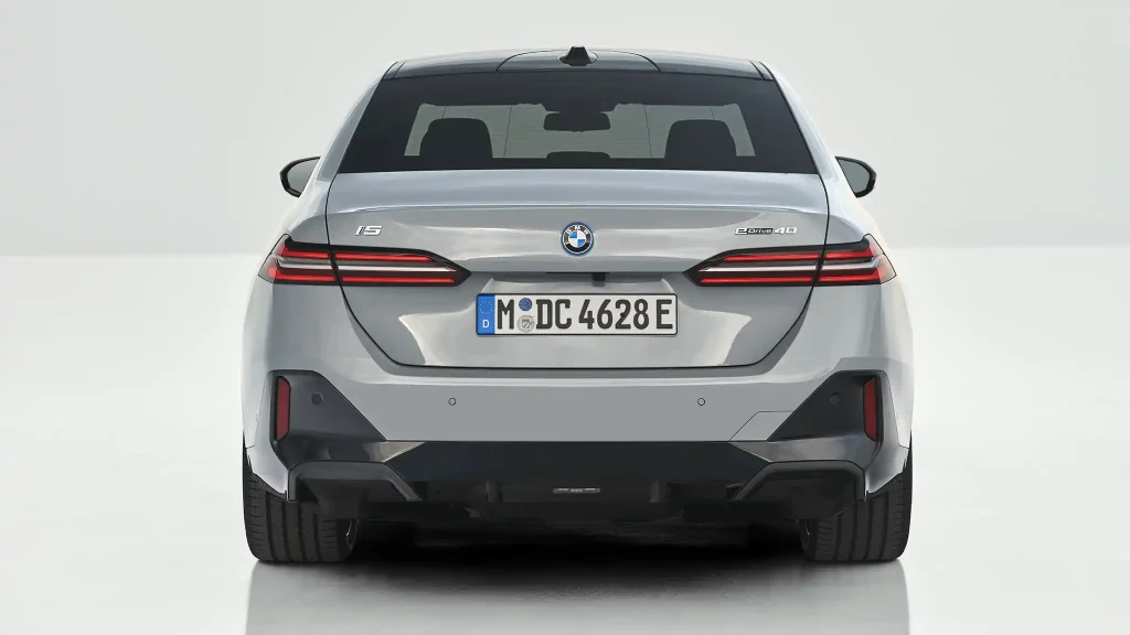 2025-BMW-5-Series-6