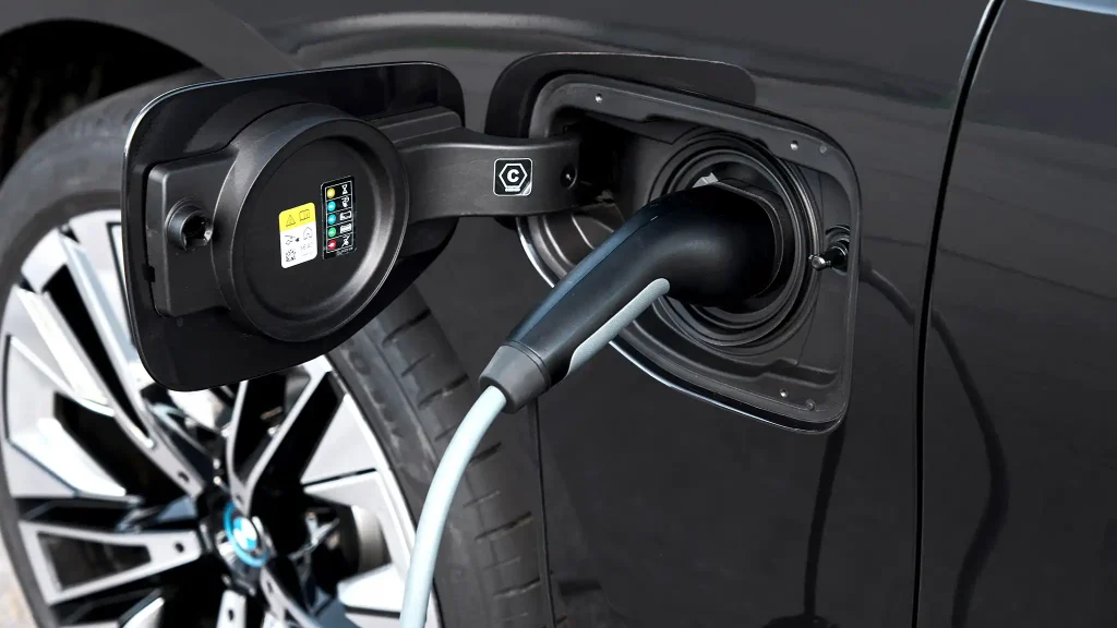 2025-BMW-5-Series-60