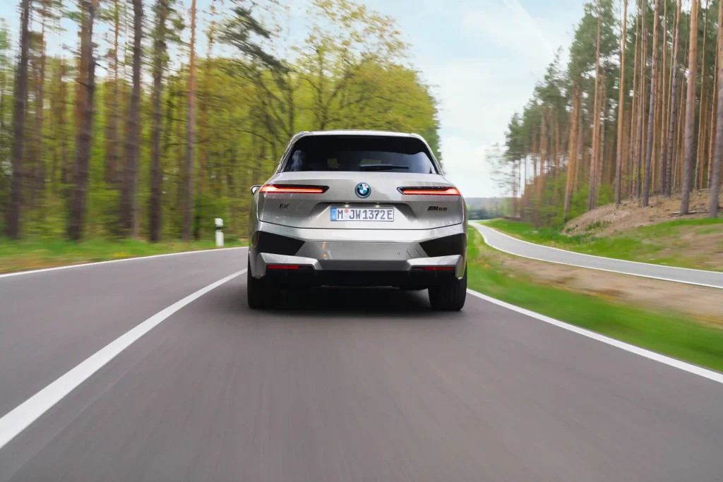 2025-BMW-iX-11